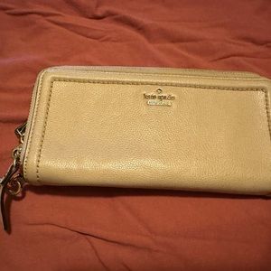 Kate Spade wristlet wallet